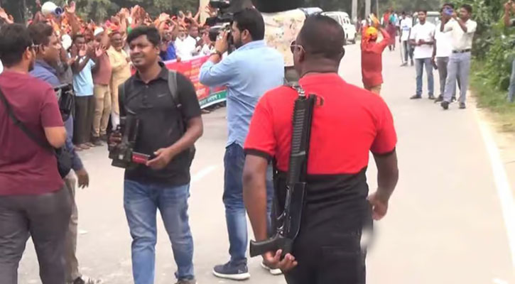 পাটমন্ত্রীর মিছিলে অস্ত্র প্রদর্শন: লাইসেন্স বাতিলের সুপারিশ